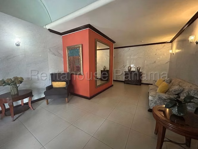 Apartamento en Venta en Marbella. PH MARSELLA. 27LDC409