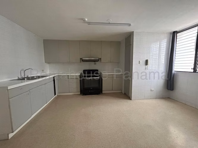 Apartamento en Venta en Marbella. PH MARSELLA. 27LDC409