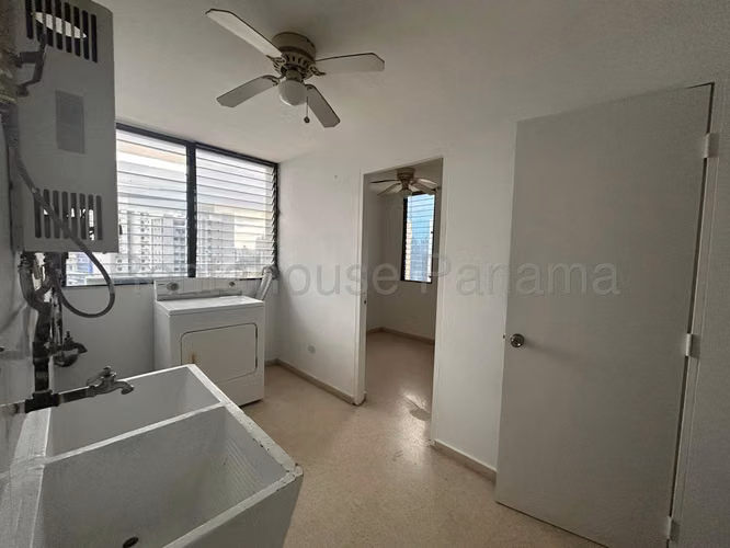 Apartamento en Venta en Marbella. PH MARSELLA. 27LDC409