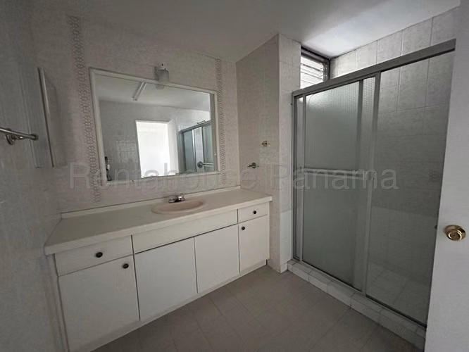 Apartamento en Venta en Marbella. PH MARSELLA. 27LDC409