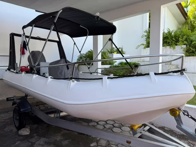 Bote Whaly 435 de 14 PIES EXCELENTE CONDICIONES