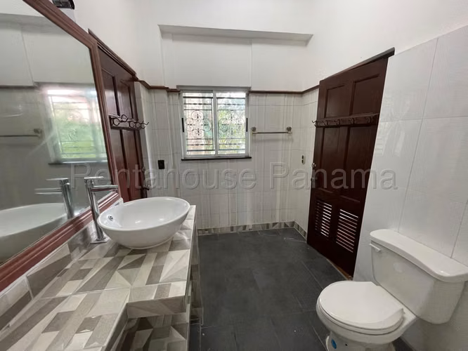 Alquiler de Amplia Casa en Albrook 26*5922Mfk