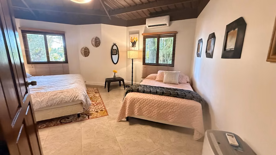SE VENDE HERMOSA CASA EN LOS ALTOS DE CERRO AZUL TOTALMENTE AMOBLADA