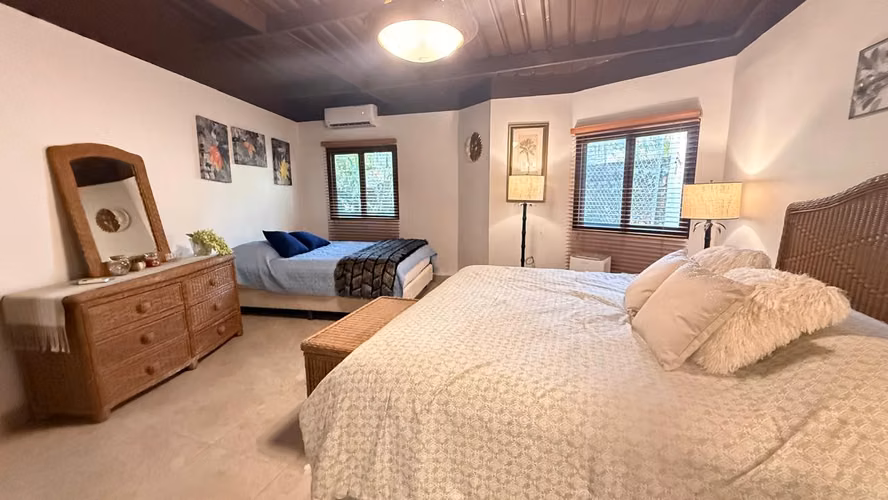 SE VENDE HERMOSA CASA EN LOS ALTOS DE CERRO AZUL TOTALMENTE AMOBLADA