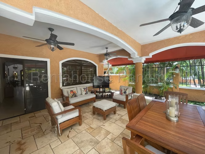 Alquiler de Casa en Clayton 26*8985Mfk