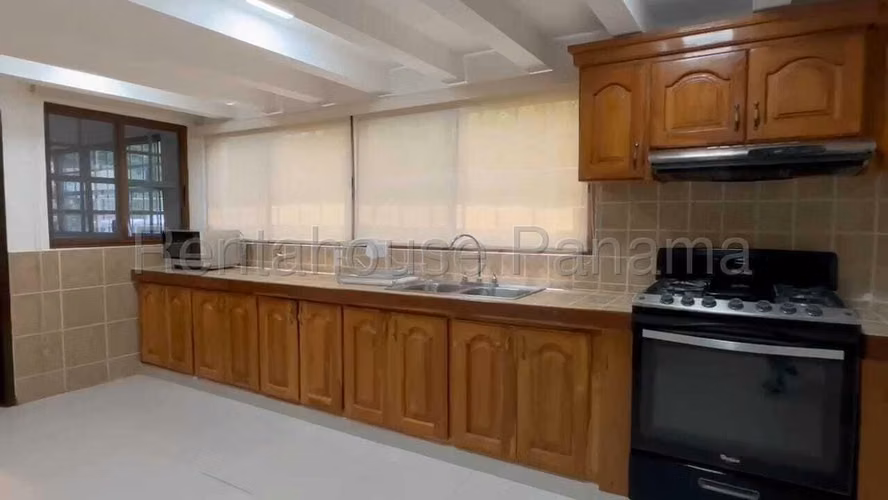 Alquiler de Amplia y Comoda Casa en Clayton 26*2295Mfk