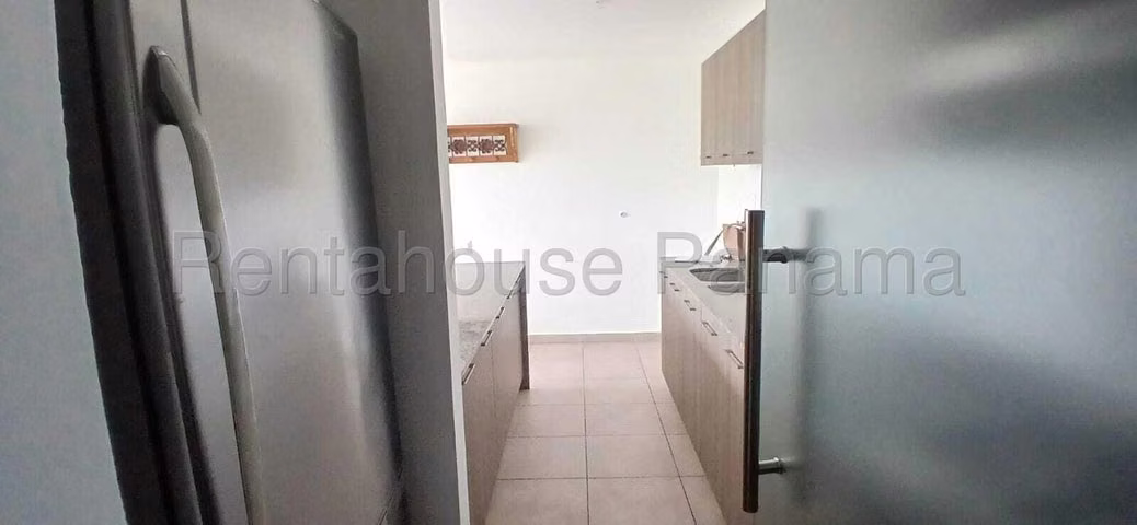 Alquiler de Apartamento en Brisas del Golf  26LBR2937