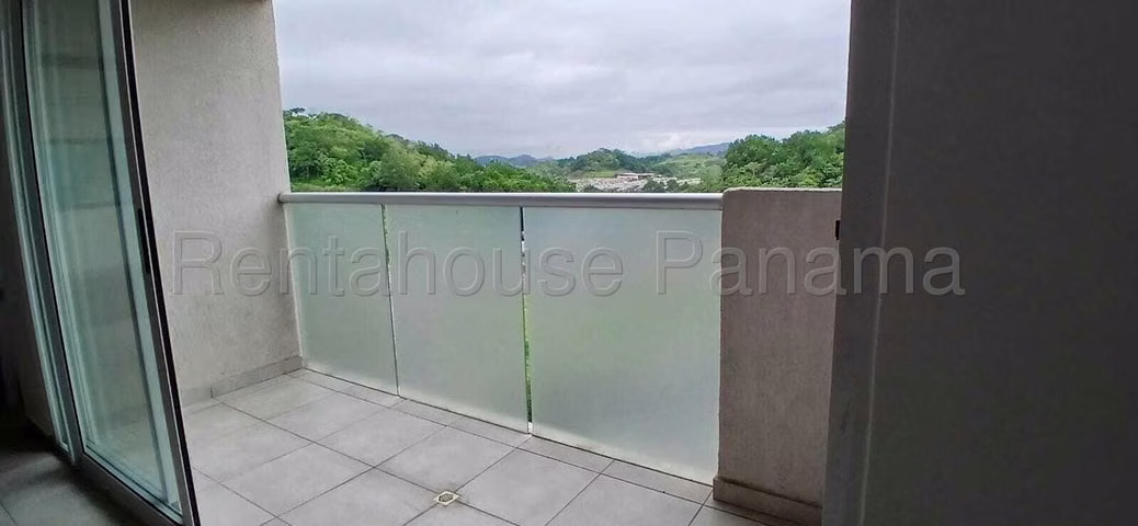 Alquiler de Apartamento en Brisas del Golf  26LBR2937