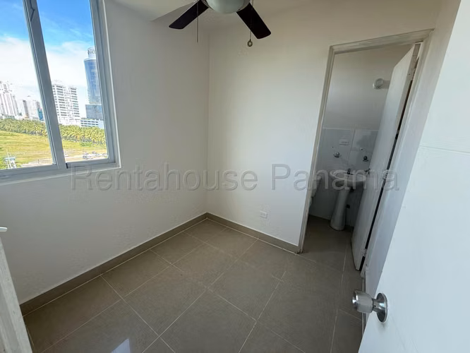 Apartamento en Venta en Chanis. 26-8801.