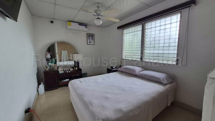 Casa en Venta en Villa de las Fuentes. 27-334.