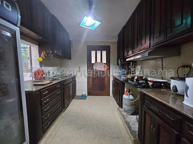 Casa en Venta en El Bosque. 27-311.