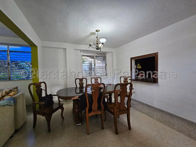 Casa en Venta en El Bosque. 27-311.