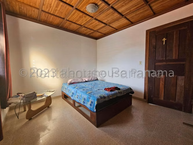 Casa en Venta en El Bosque. 27-311.