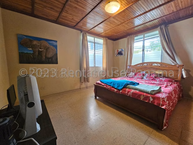 Casa en Venta en El Bosque. 27-311.