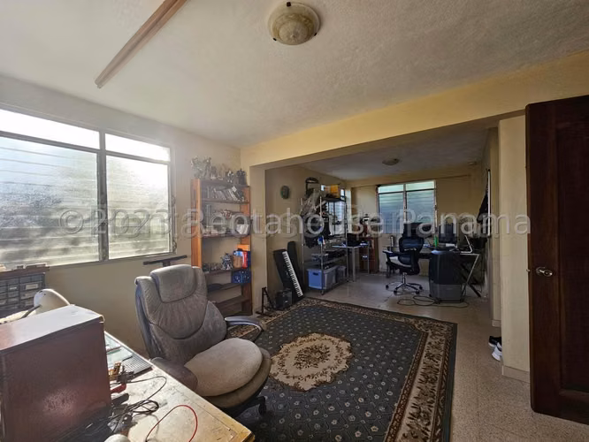 Casa en Venta en El Bosque. 27-311.