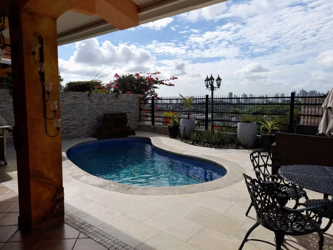 Casa en Venta en El Bosque. 27-329.