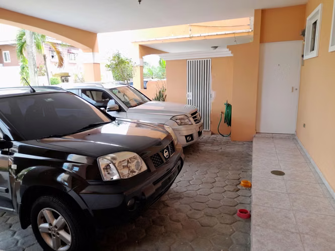 Casa en Venta en El Bosque. 27-329.