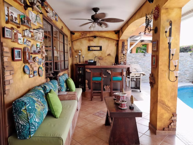Casa en Venta en El Bosque. 27-329.