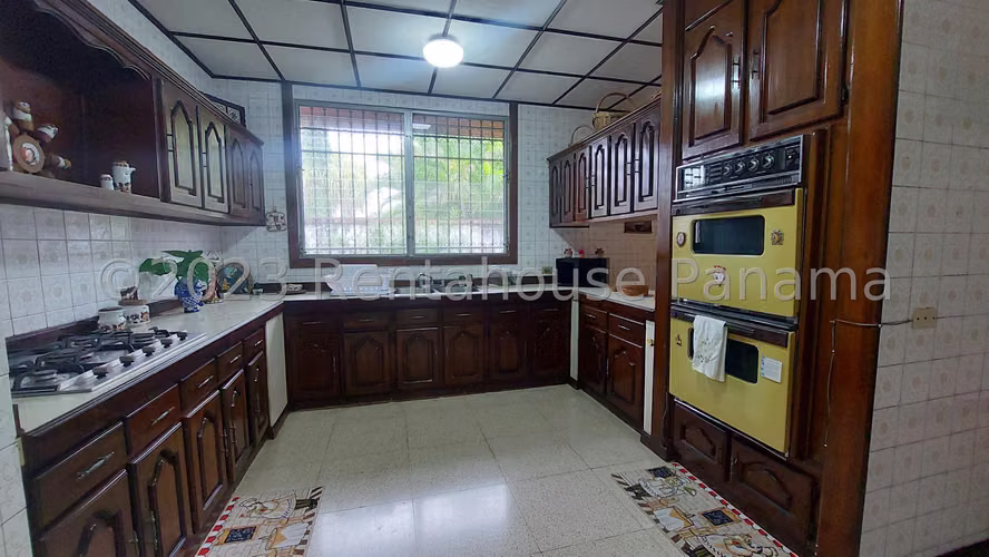 Casa en Venta en Altos del Golf. 26-4005.