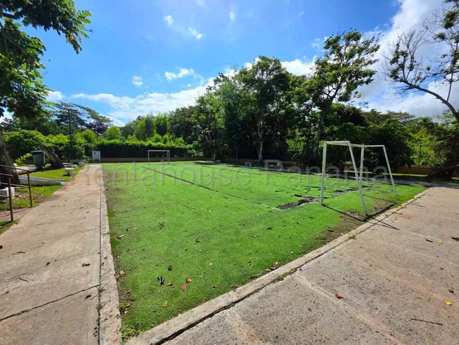 Venta Casa Las Cumbres - YD