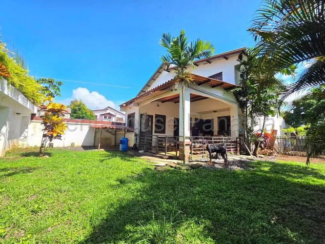Venta Casa Las Cumbres - YD