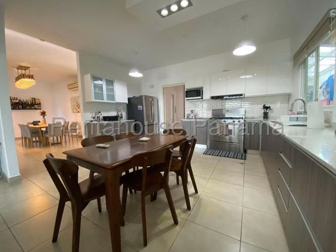 Casa en Venta en Altos de Panama AFC 26-4830