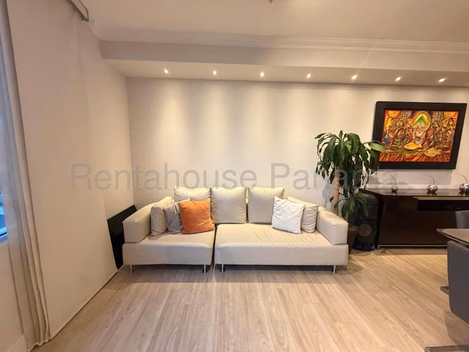 Se Vende Apartamento en Costa del Este YDU