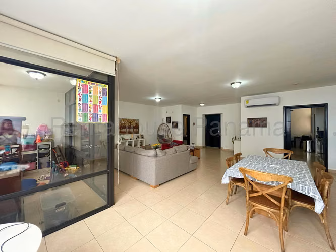 Se Vende Apartamento en Costa del Este YDU