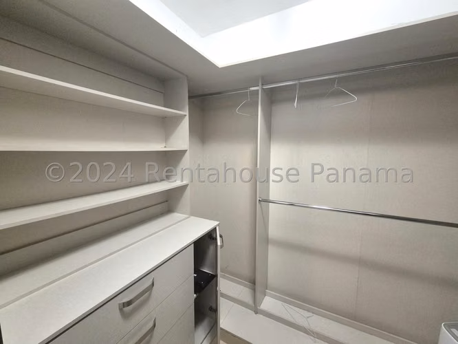 Se Vende Apartamento en Costa del Este YDU