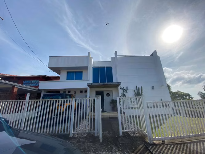 CASA CON PISCINA EN ALQUILER EN LINDA VISTA