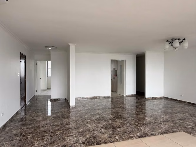 ALQUILO APARTAMENTO EN MARBELLA, 3 RECAMARAS, 212M2, SOLO AIRES ACONDICIONADO.