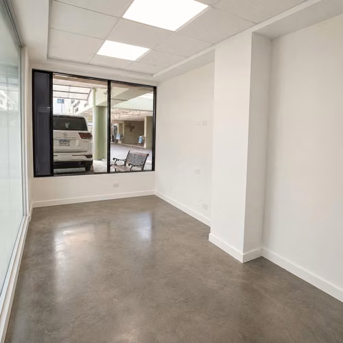 Local Comercial en  Marbella | 94 m² | $1,900 Negociable