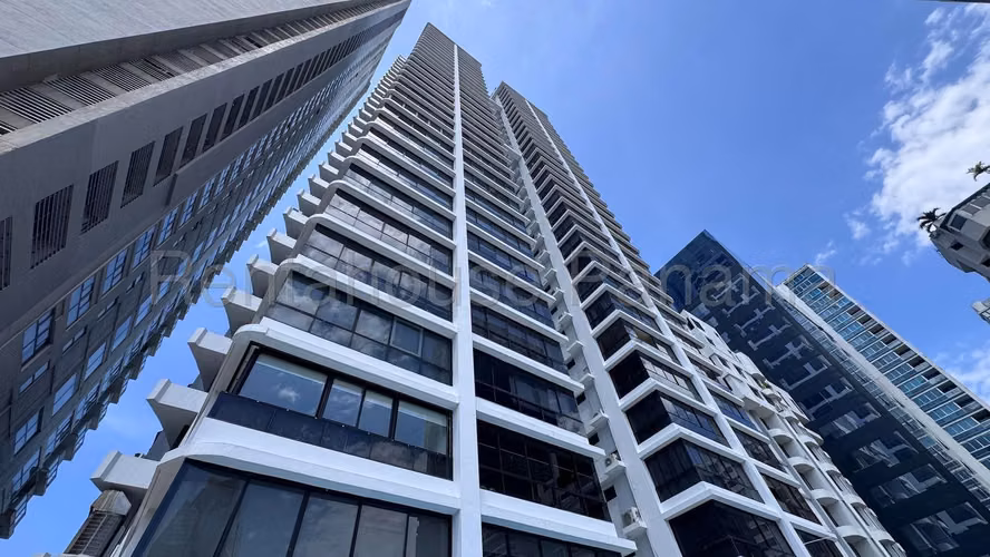 Venta de amplio Apartamento en Avenida Balboa  BRB27-167