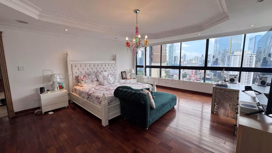 Venta de amplio Apartamento en Avenida Balboa  BRB27-167