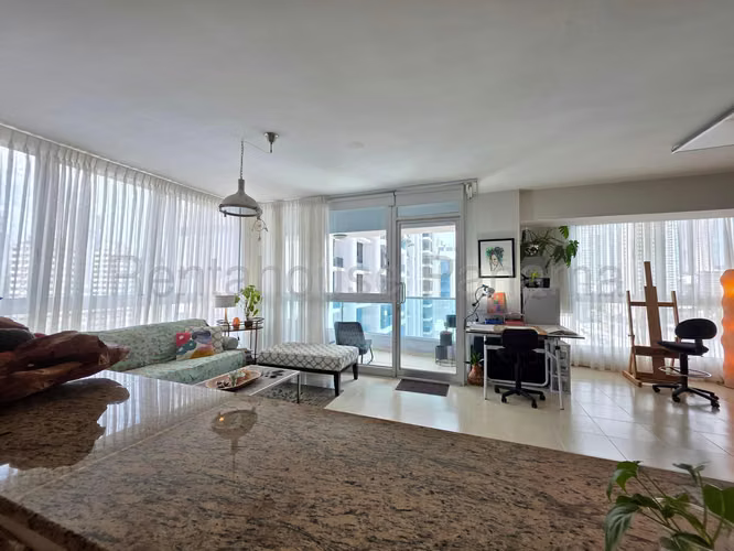 Se Vende Apartamento en Avenida Balboa MDV27-439