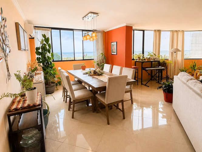 Alquiler de apartamento con vista al mar en Rocamar, Ave. Balboa