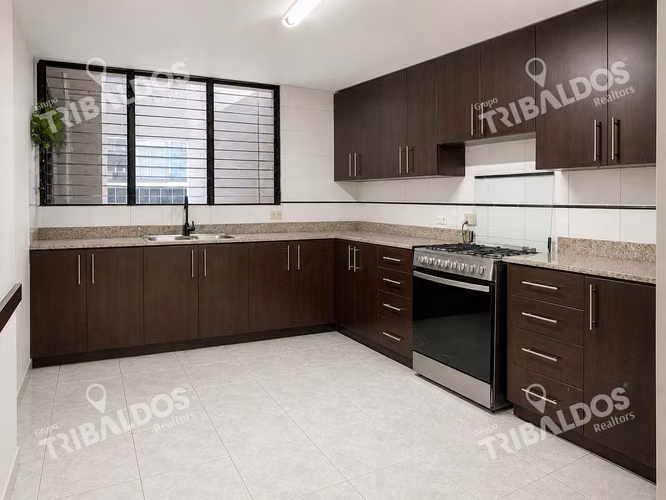 Alquiler de apartamento con vista al mar en Rocamar, Ave. Balboa - Imagen 3
