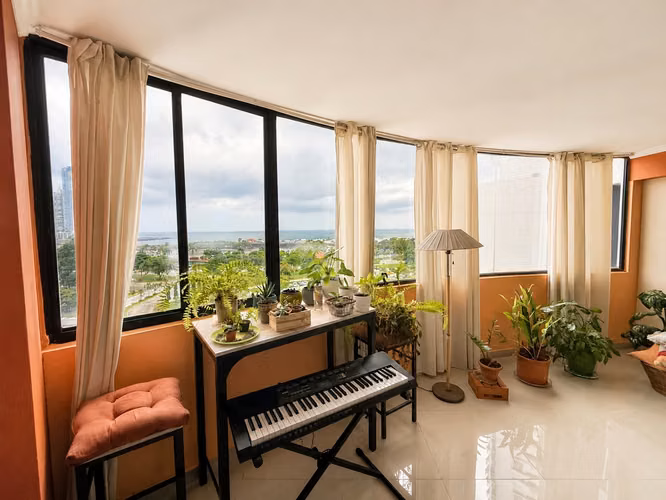 Alquiler de apartamento con vista al mar en Rocamar, Ave. Balboa