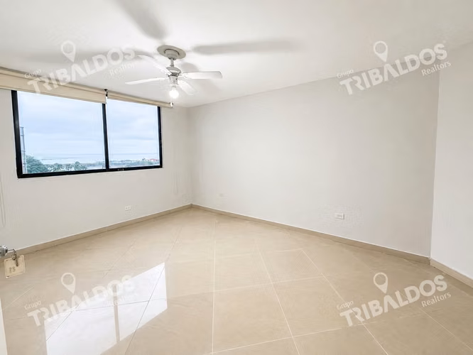 Alquiler de apartamento con vista al mar en Rocamar, Ave. Balboa - Imagen 4