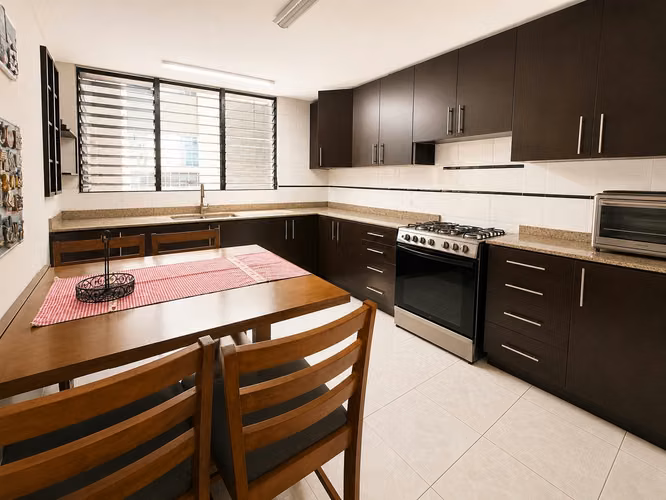 Alquiler de apartamento con vista al mar en Rocamar, Ave. Balboa
