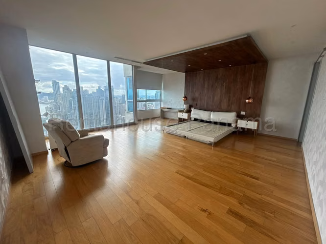 Venta de Apartamento Semi-amoblado en Punta Pacifica Ph Aquamare EC