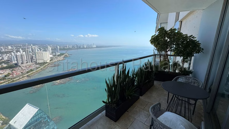 Venta de Apartamento con Línea blanca en Punta Pacifica Ph TOC EC
