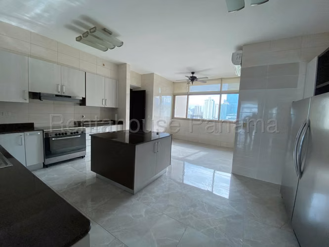 Venta de Apartamento con Línea blanca en Punta Pacifica Ph Pacific Point EC
