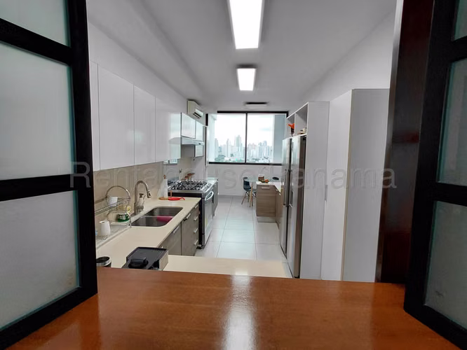Venta de Apartamento Semi-amoblado en Coco del Mar Ph Dal Mare EC