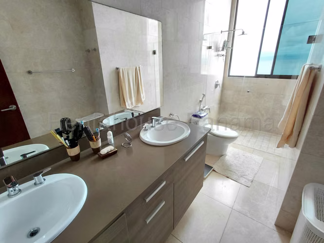 Venta de Apartamento Semi-amoblado en Coco del Mar Ph Dal Mare EC
