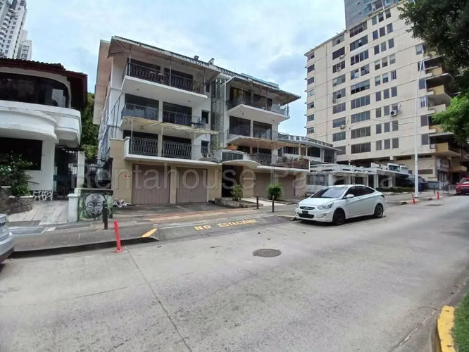 RR VENTA DE TERRENO EN EL CANGREJO AVENIDA