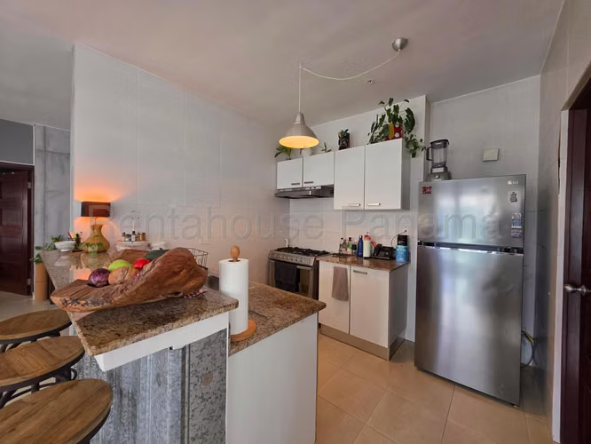 Vendo Apartamento en Avenida Balboa OF27-439