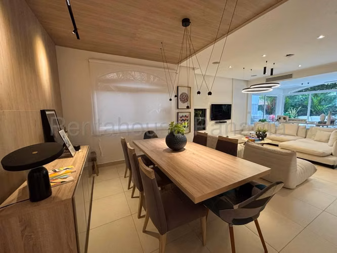 Casa en Alquiler en Costa Sur JG