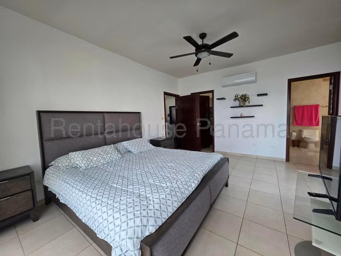 Alquiler de Apartamento amoblado en Avenida Balboa