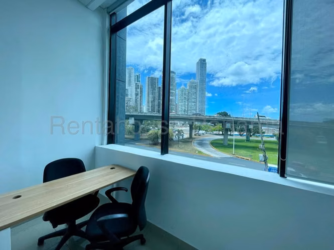 Local Comercial en Alquiler en Avenida Balboa JG